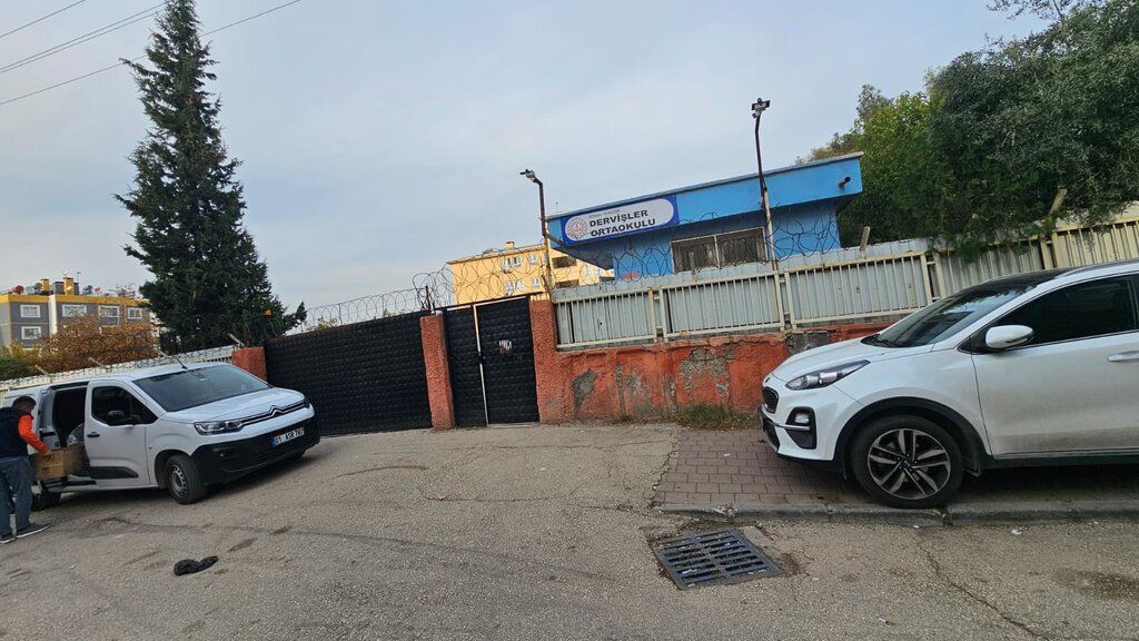 School Dervisler Middle School, Adana, photo