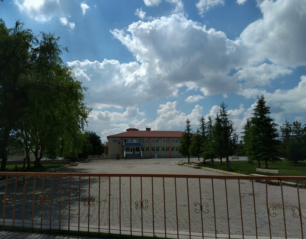 School Derinkuyu Mehmet Akif Ersoy Middle School, Derinkuyu, photo