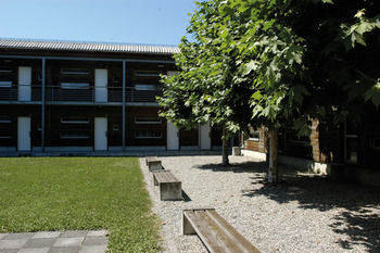 Фото Lausanne Youth Hostel Jeunotel