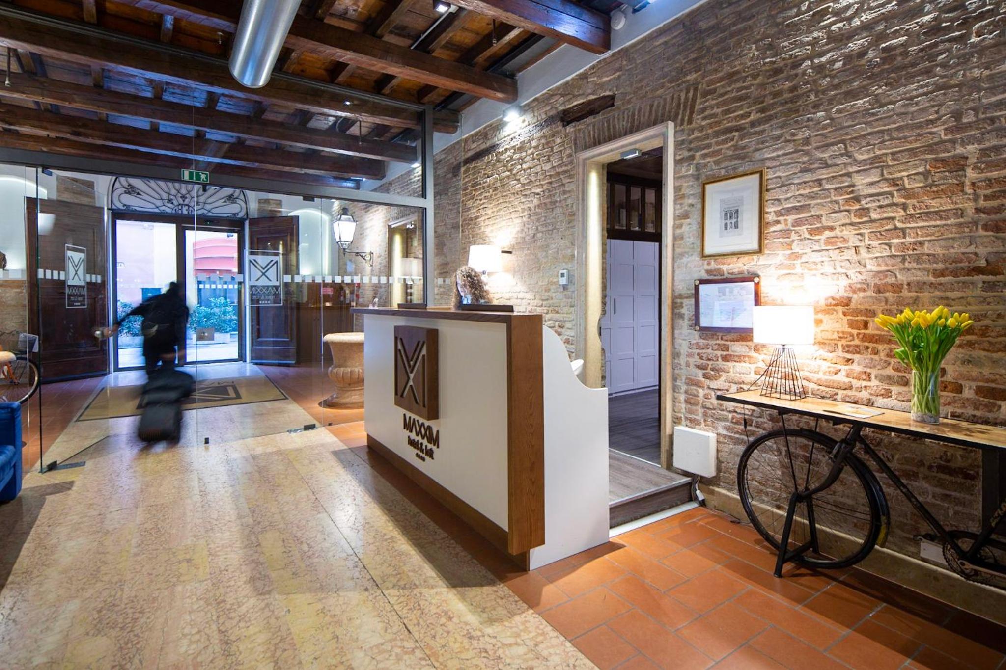 Фото Maxxim Hotel