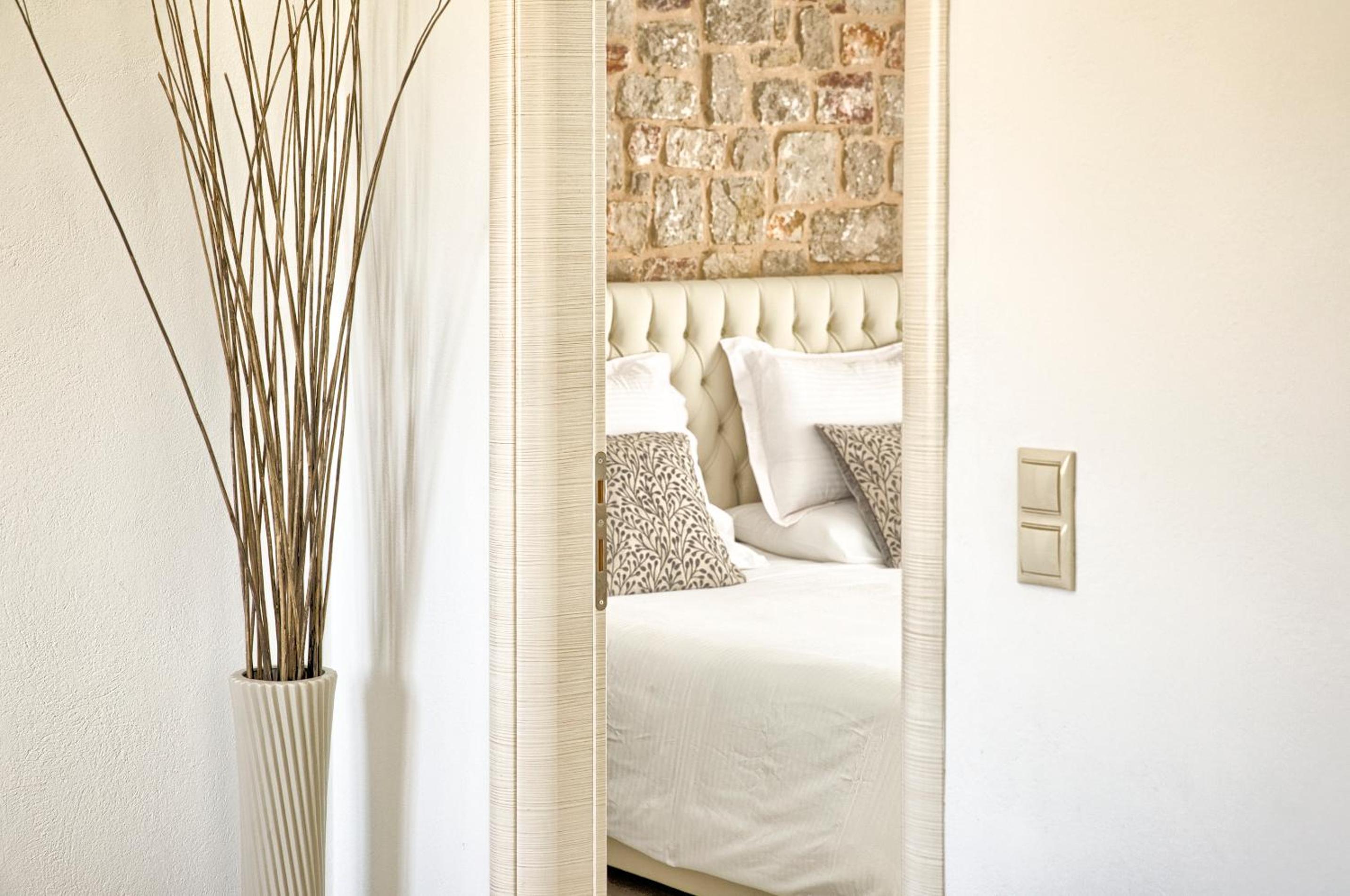 Фото G&k Stone Suites