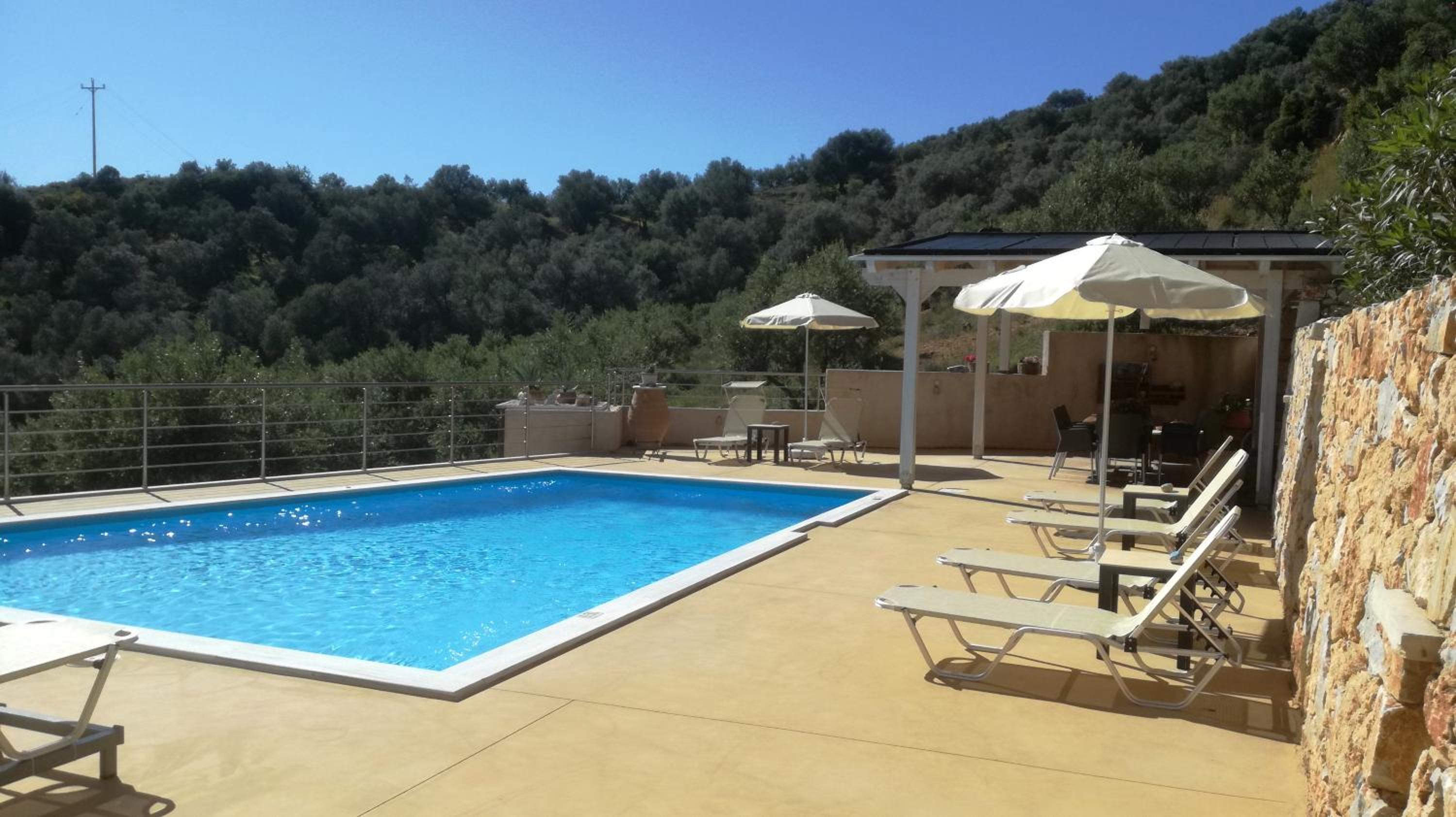 Фото Αksos Suites Accessible Accommodation