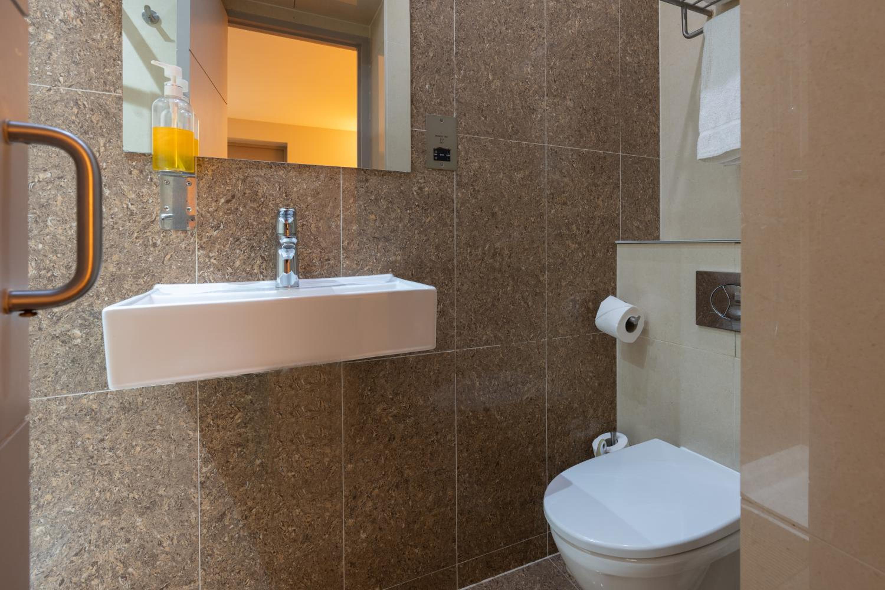 Фото Simply Rooms & Suites