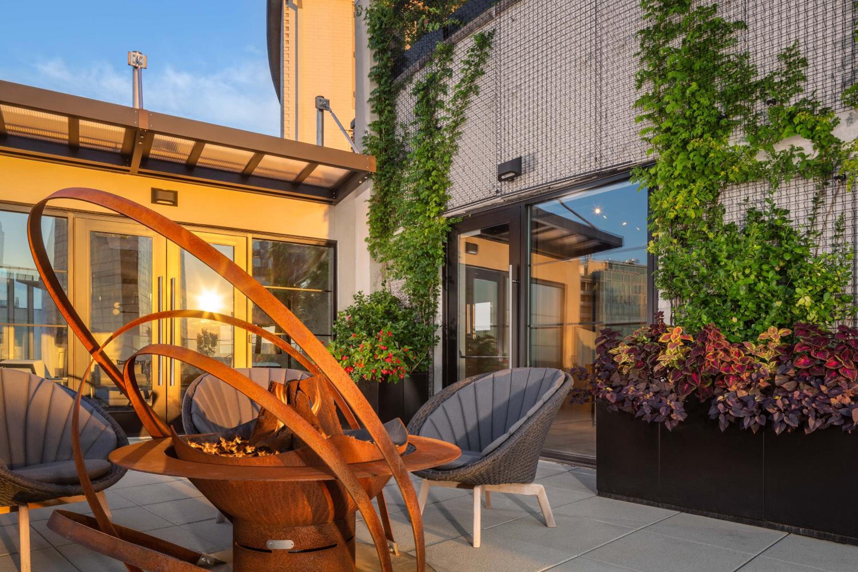 Фото The Windsor Suites