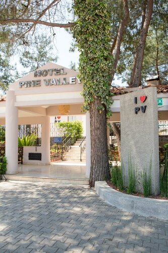 Гостиница Hotel Pine Valley в Олюденизе