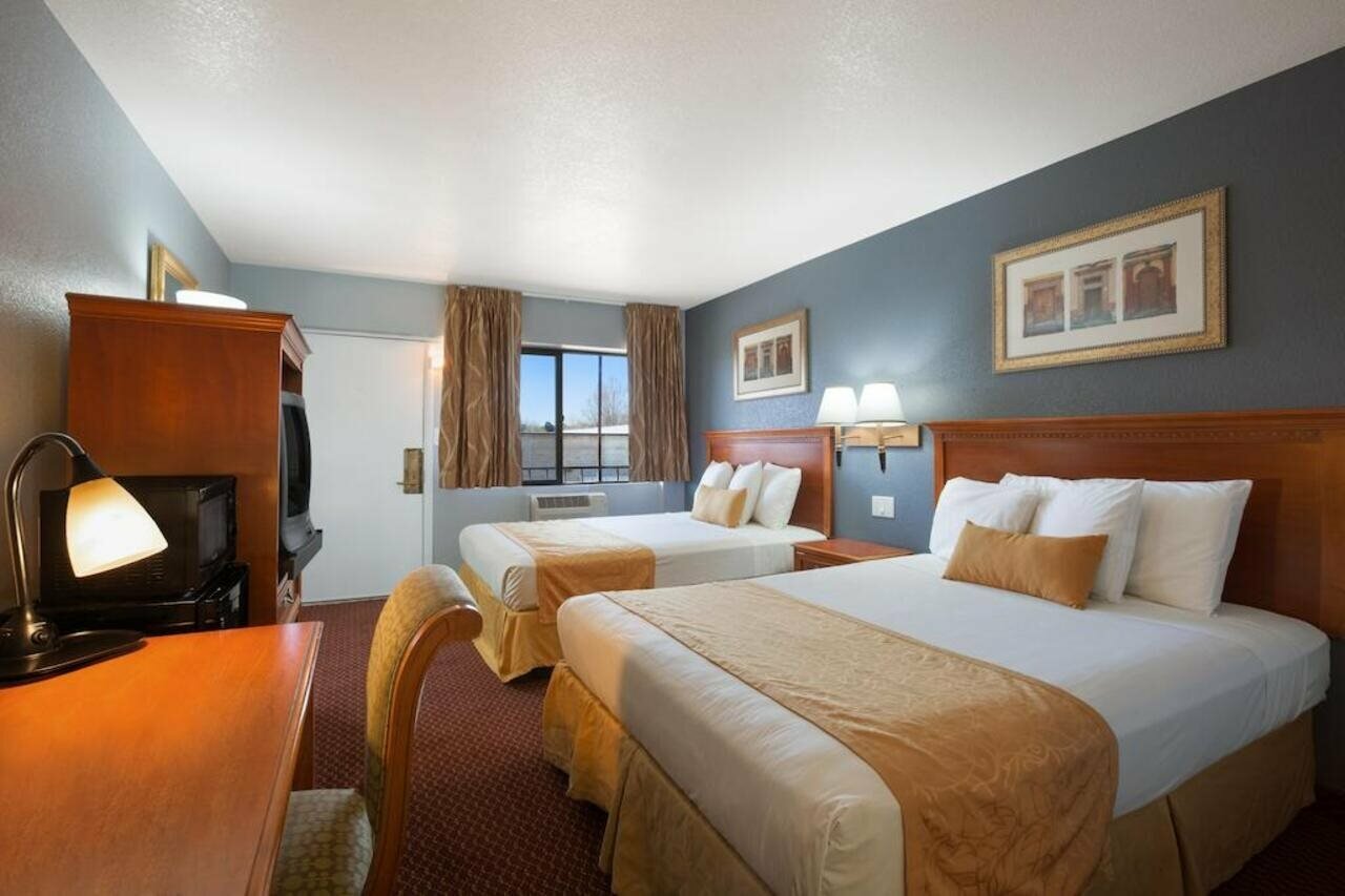 Фото Travelodge by Wyndham Flagstaff Near I-40