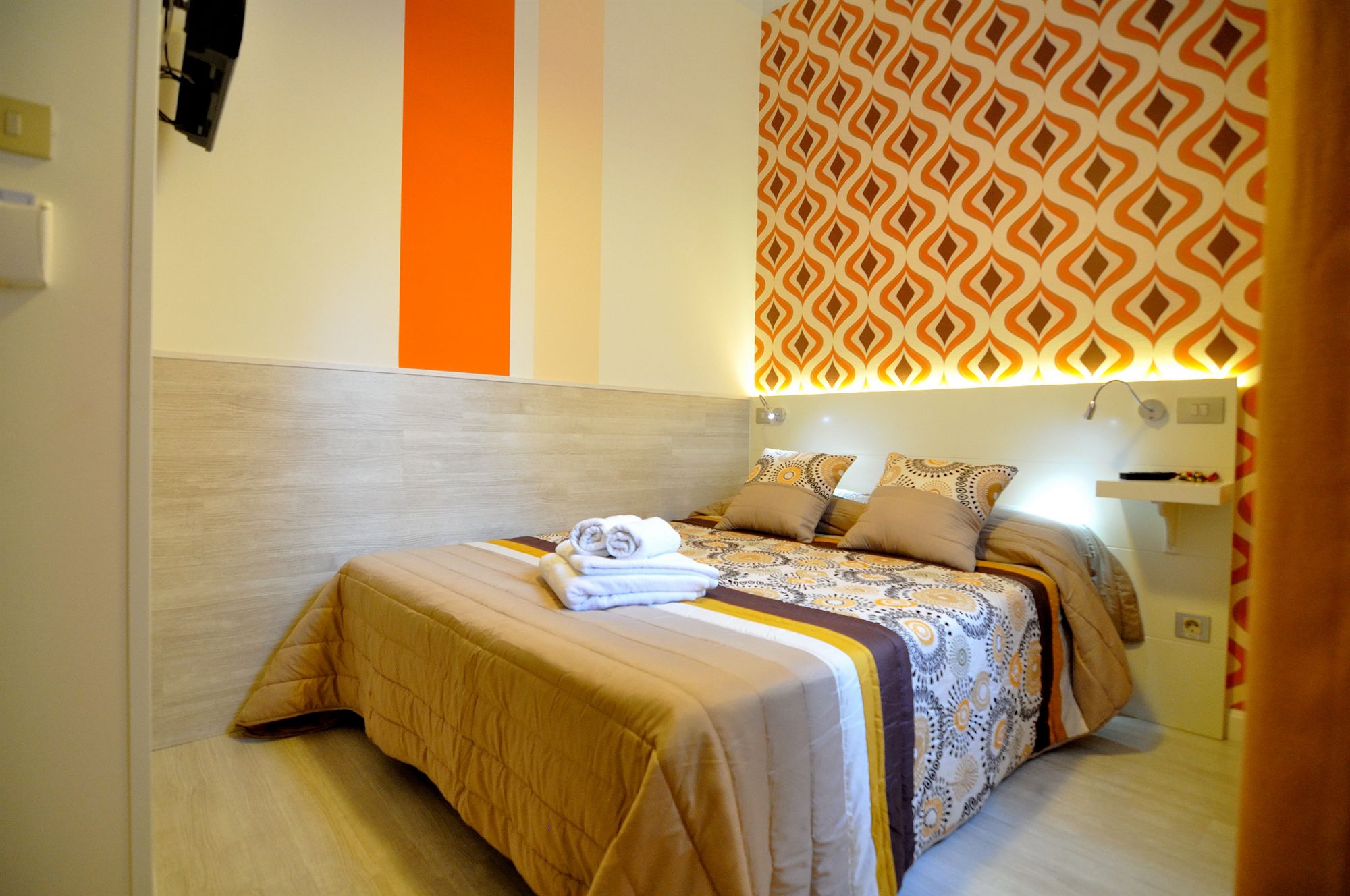 Фото Far Home Plaza Mayor Hostel