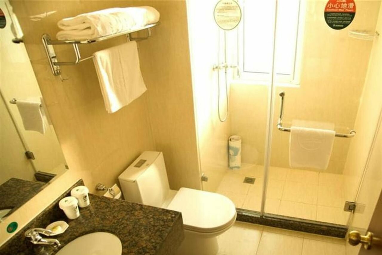 Фото GreenTree Inn Guangzhou Jichang Road Express Hotel