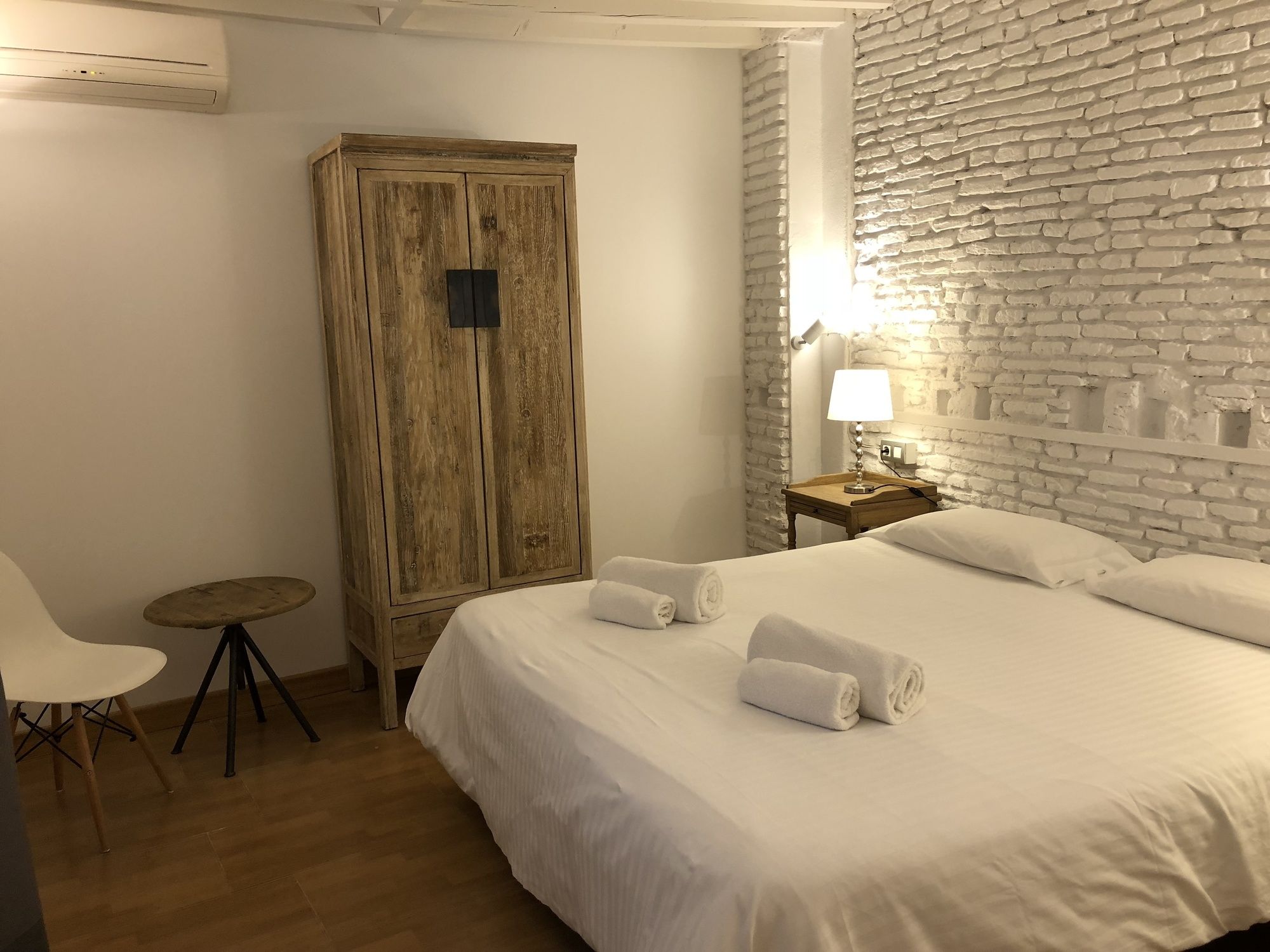 Фото Lodgingmalaga Plaza de la Constitución