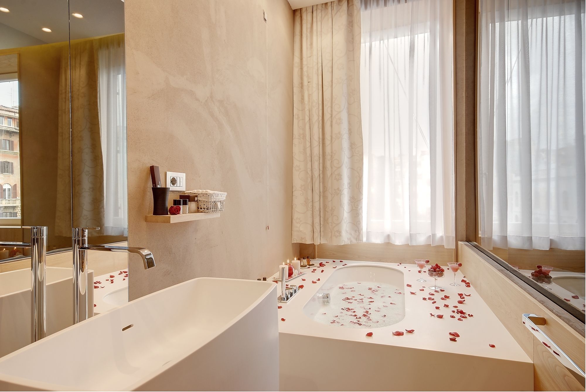 Фото Sun Suite Luxury Pantheon