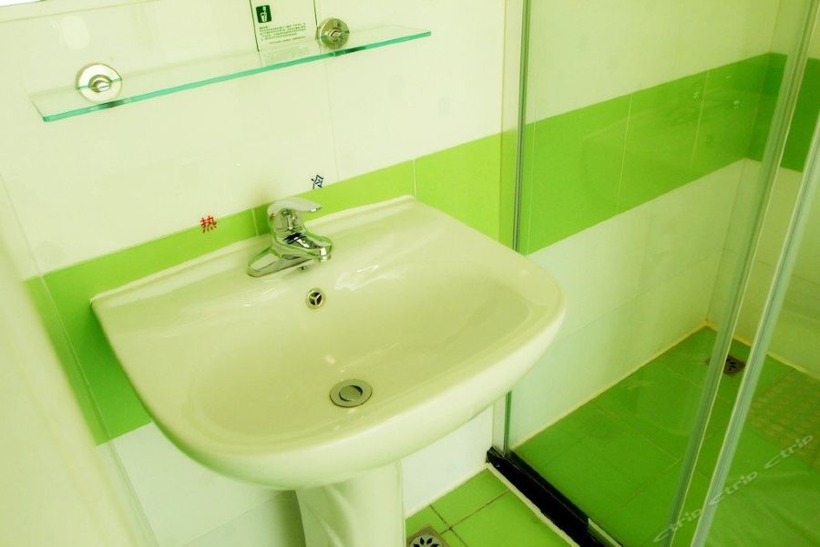 Фото 7Days Inn Shanghai LuJiaZui ShiMao Riviera GaRoaden