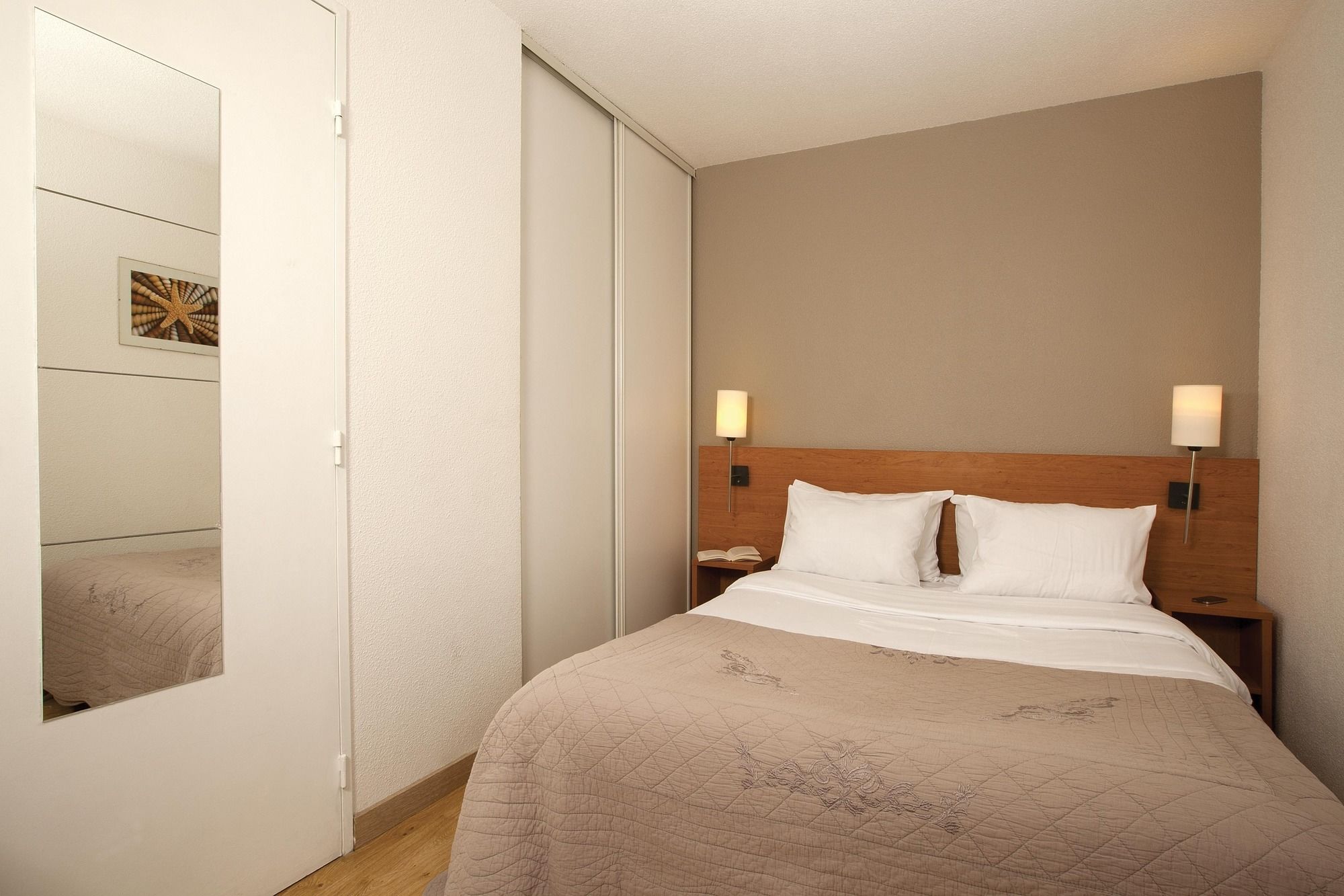 Фото Séjours & Affaires Charles de Gaulle