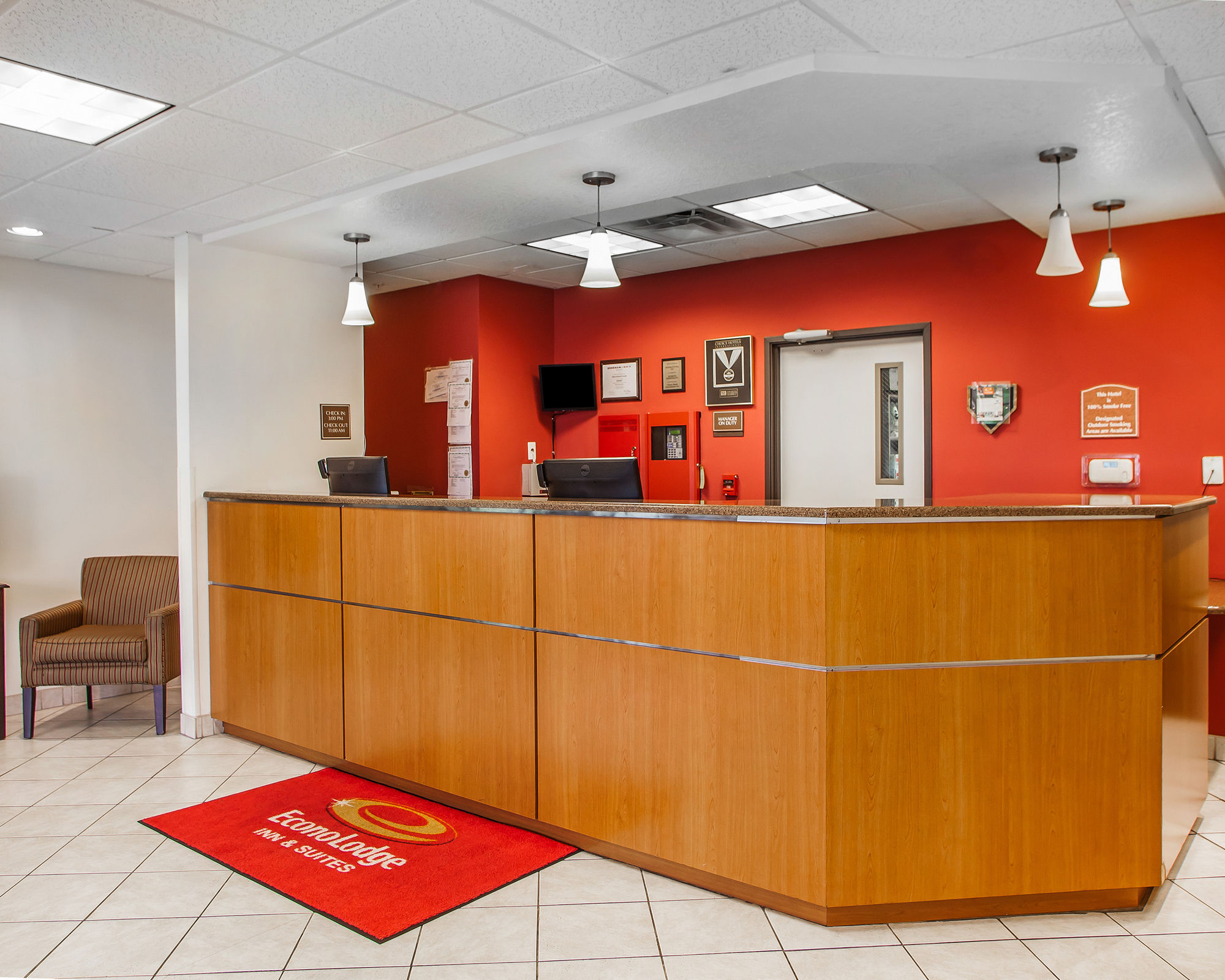 Фото Econo Lodge Inn & Suites Fairgrounds