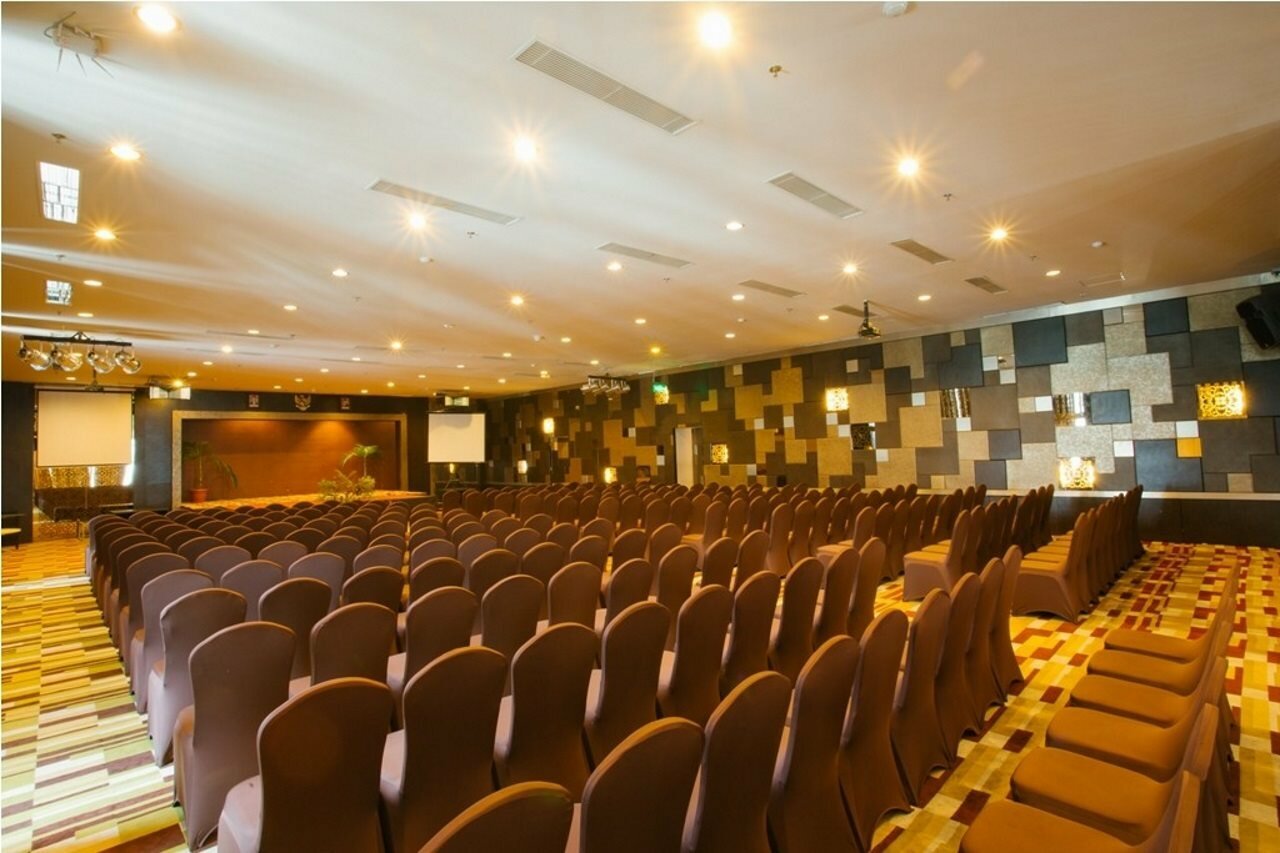 Фото Hermes Palace Hotel Medan