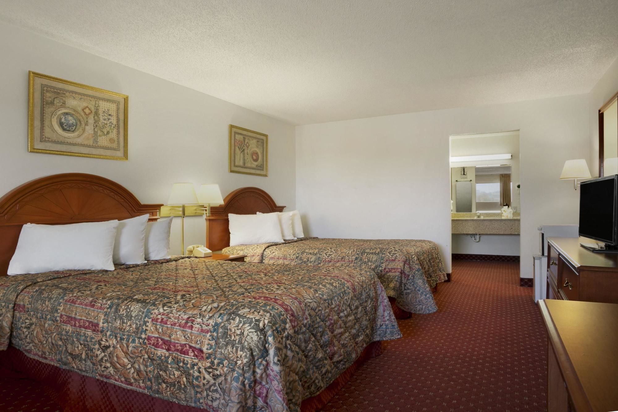 Фото Days Inn by Wyndham Huntington