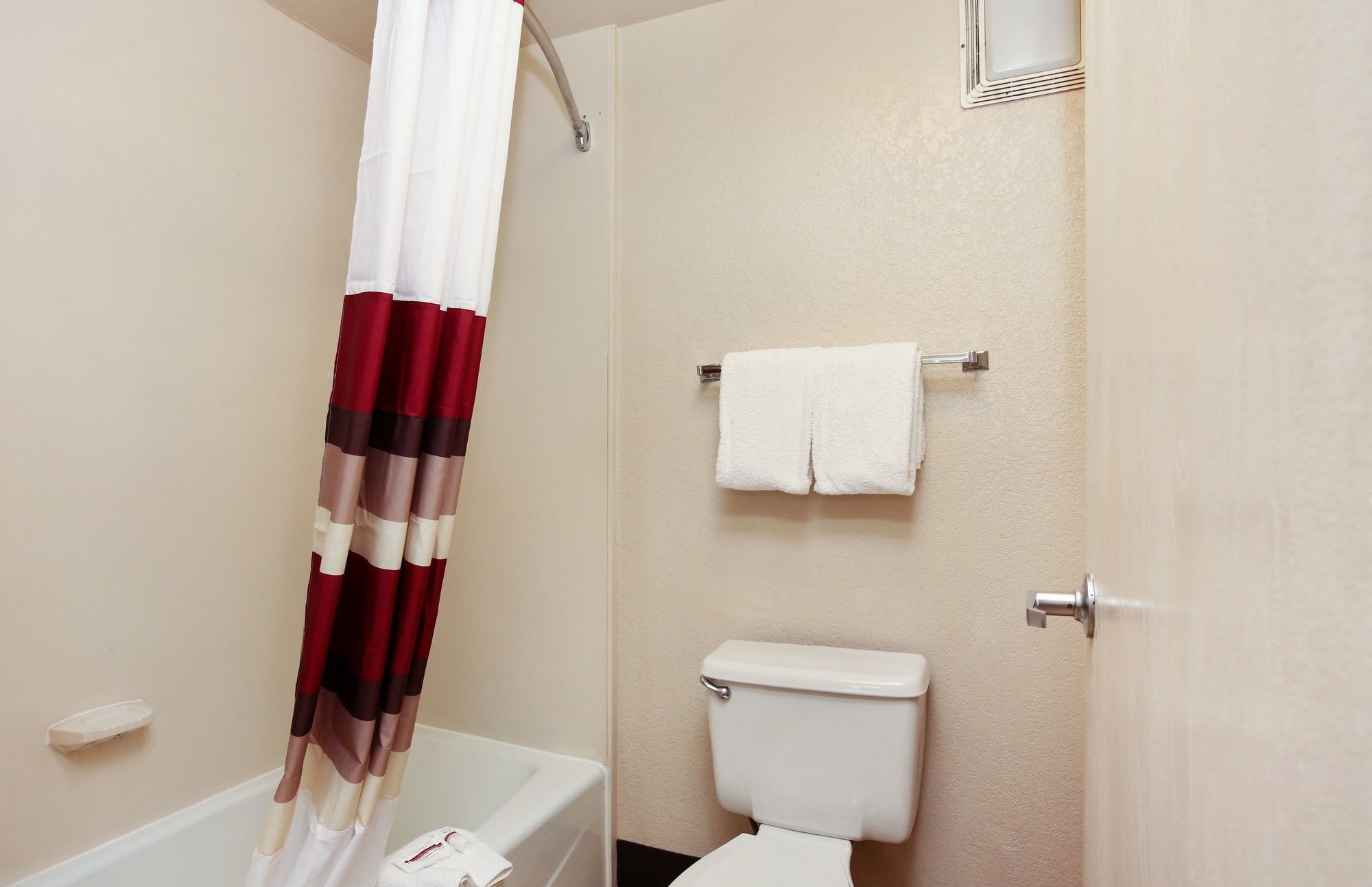 Фото Red Roof Inn Santa Ana