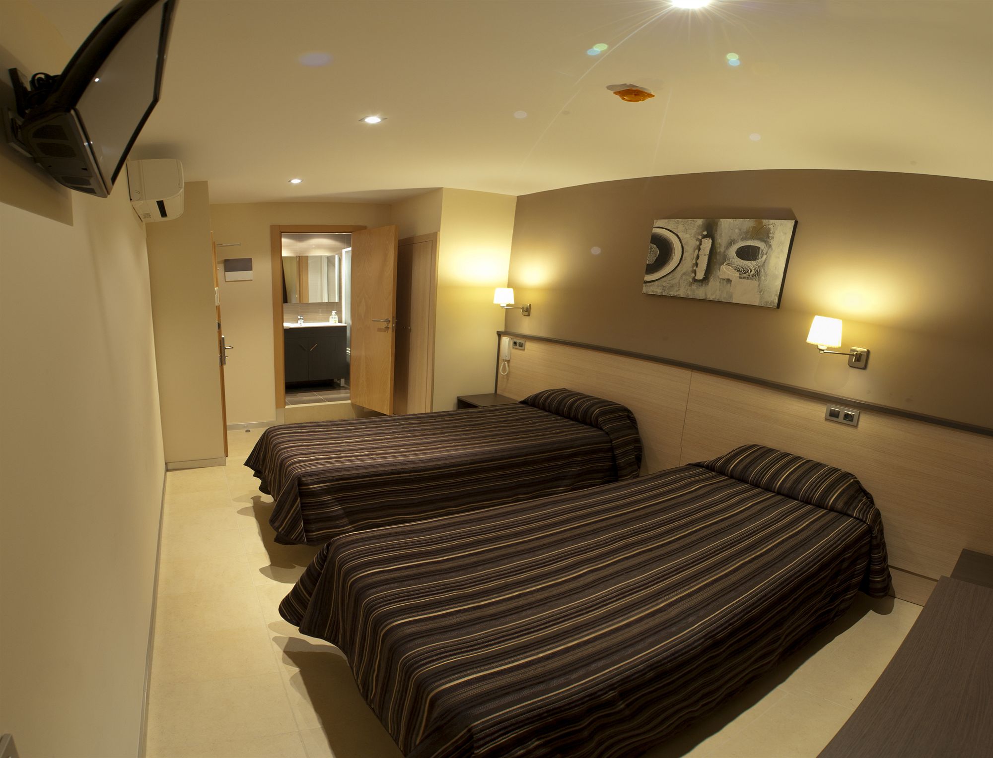 Фото Hostal Las Flores