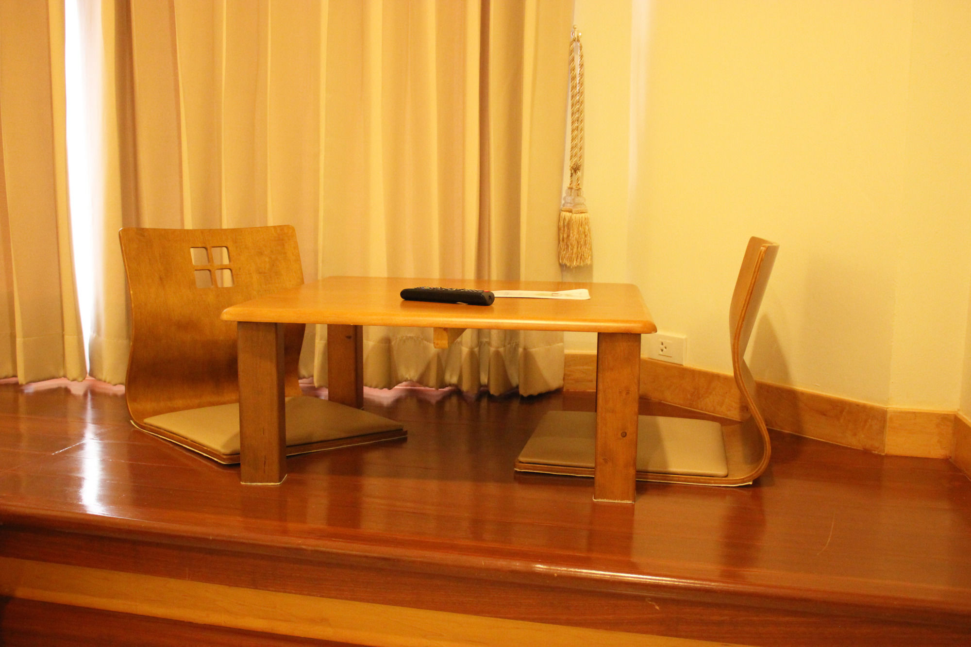 Фото Kanchanaburi City Hotel