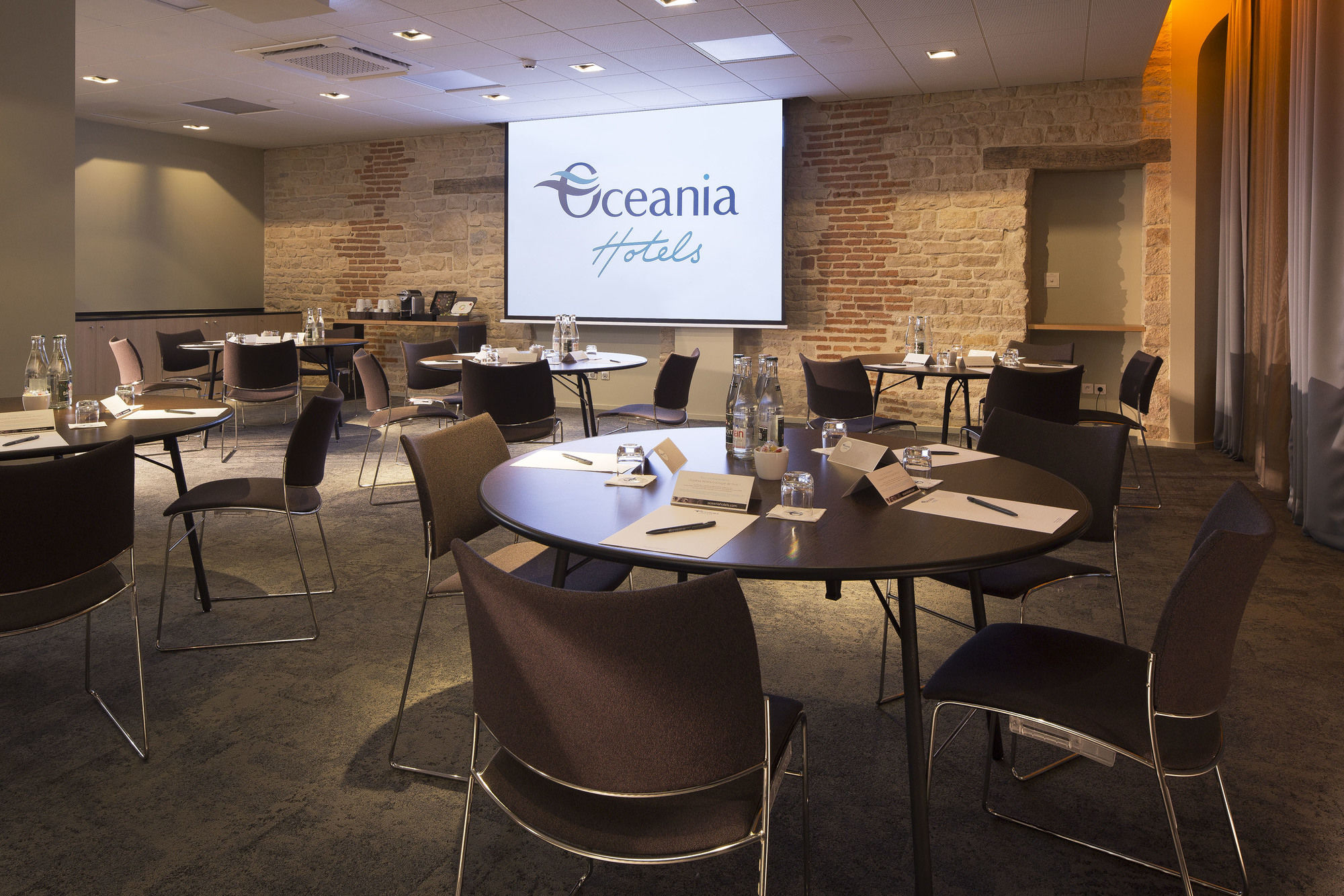 Фото Hôtel Oceania Le Jura Dijon