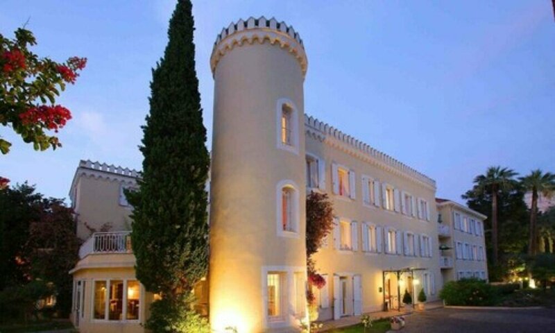 Гостиница Chateau De La Tour в Каннах