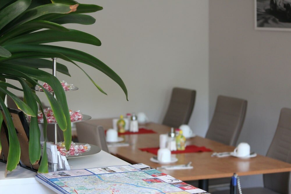 Фото Hotel Am Kurfuerstenplatz - Messe