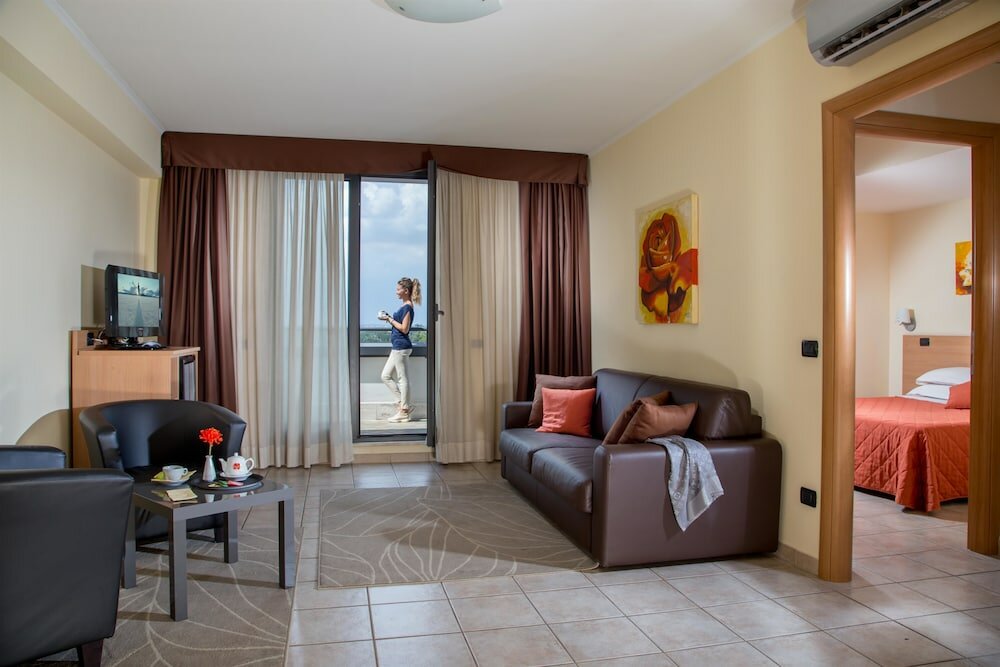 Фото Hotel Domidea