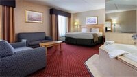 Фото La Quinta Inn & Suites by Wyndham Jamestown