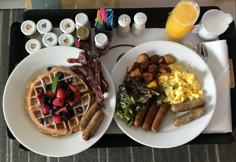 Фото Newport Harbor Island Resort