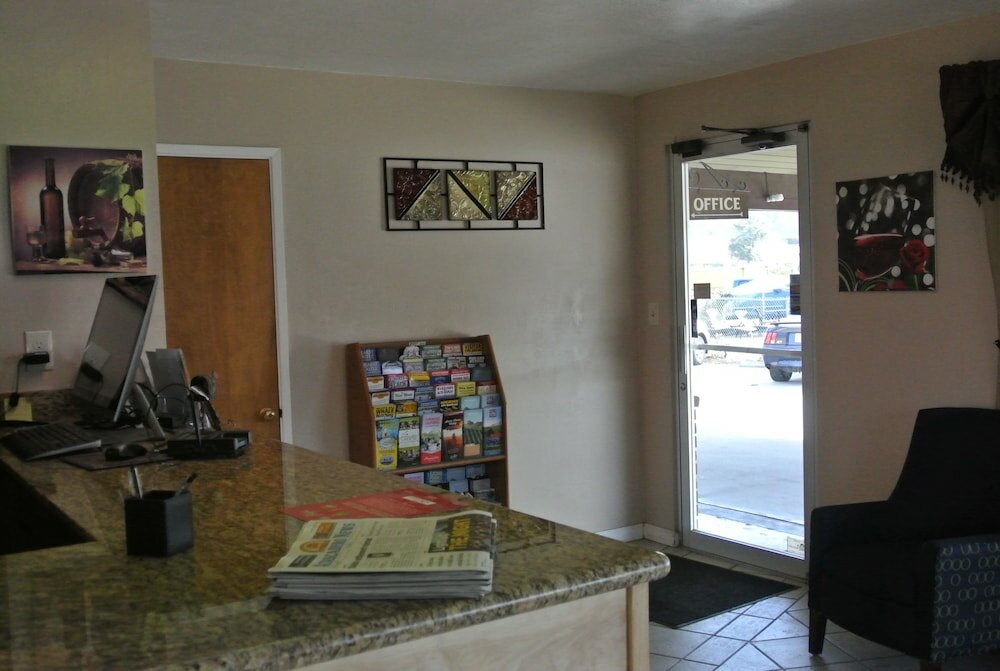 Фото Vino Inn & Suites