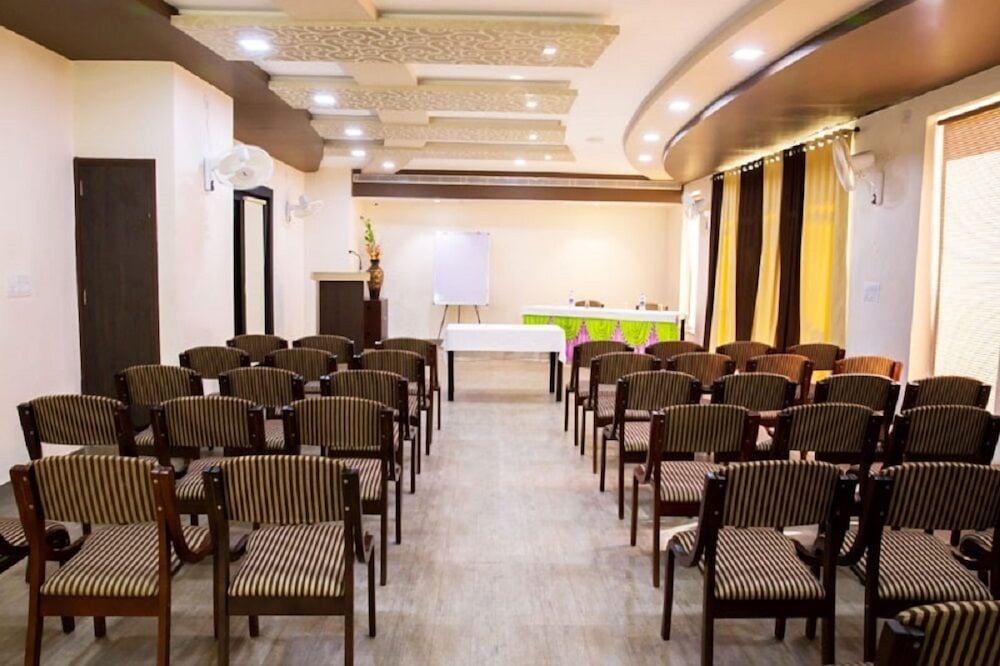 Фото Hotel mukund villas