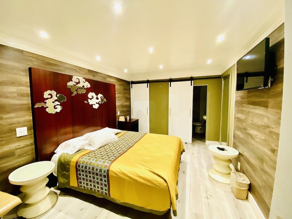 Фото Casa Blanca Inn & Suites