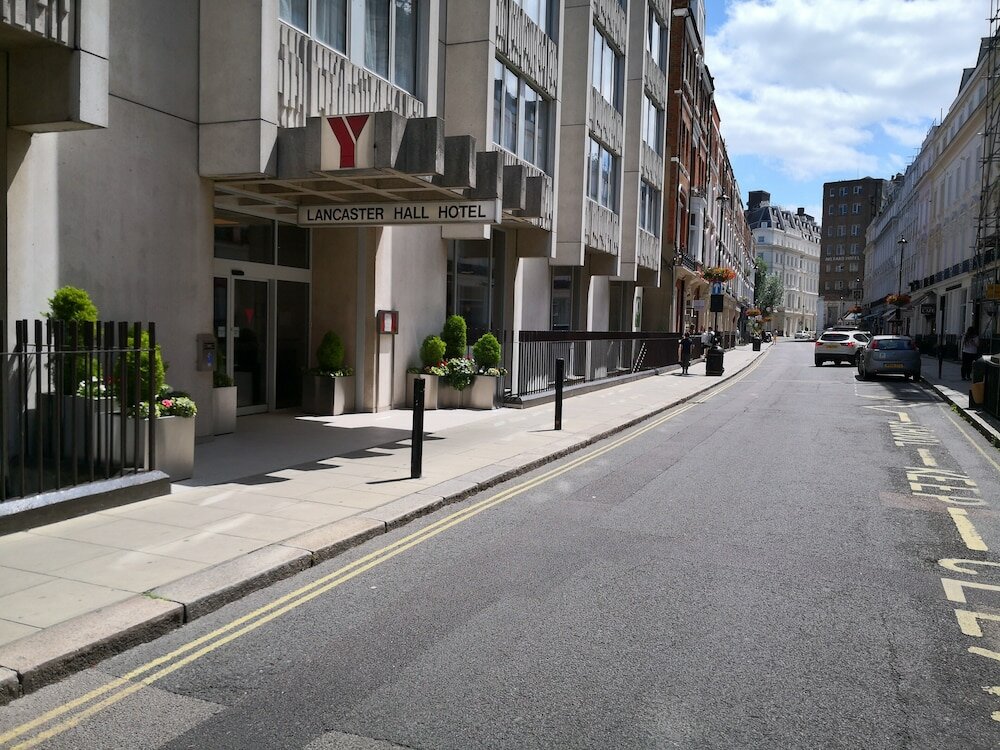 Фото Lancaster Hall Hotel