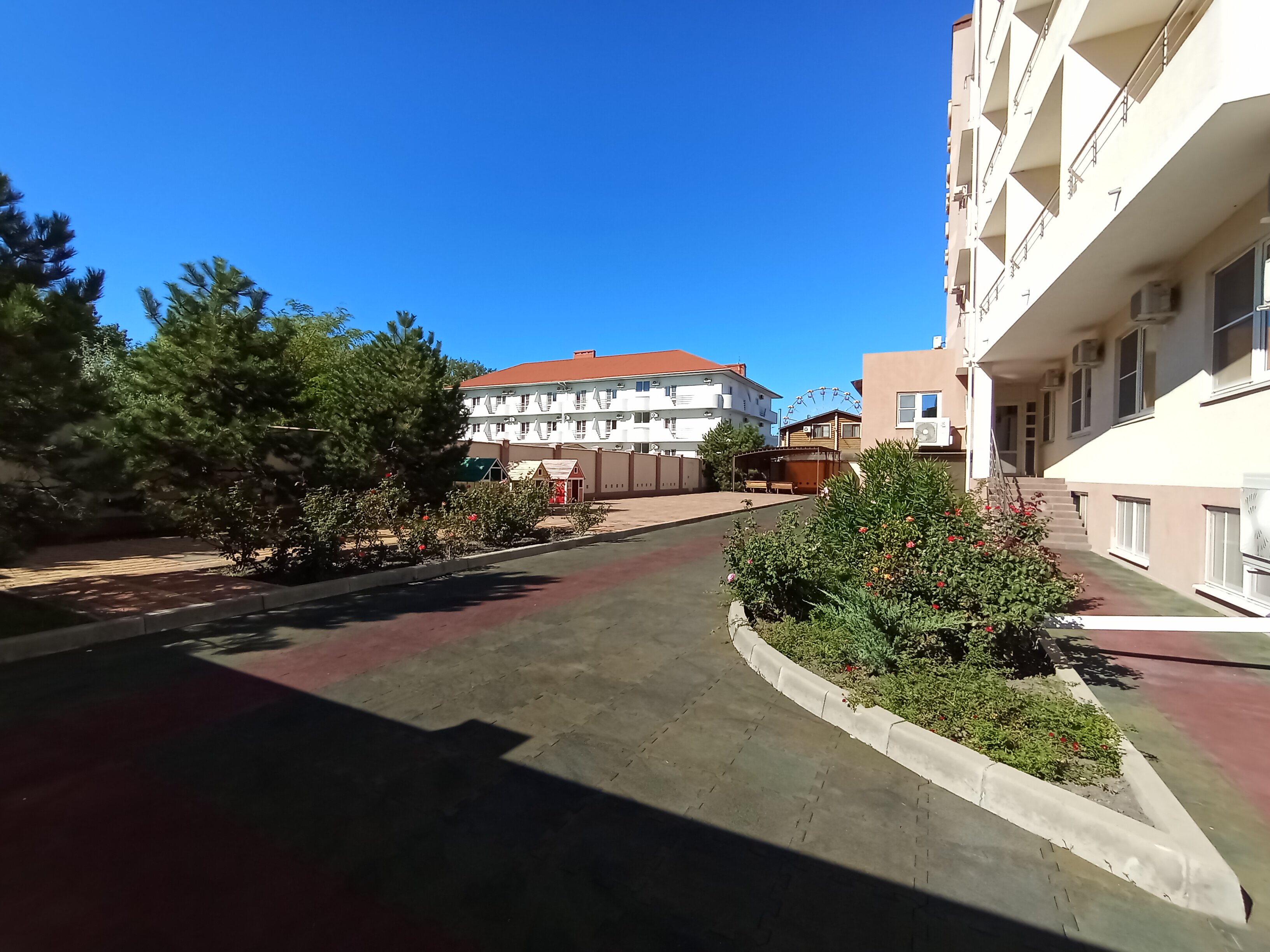 Фото отеля 2