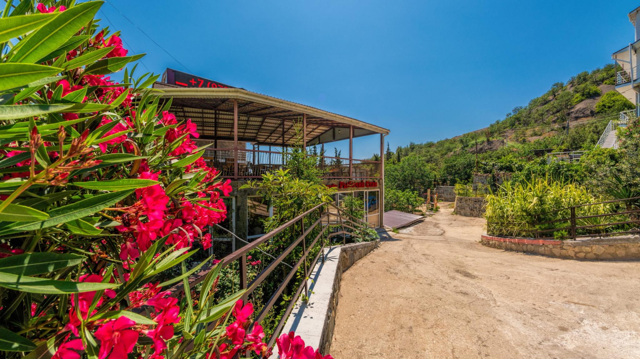 Фото отеля 2