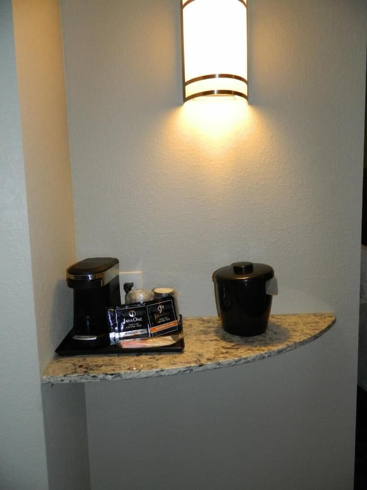 Фото Brookstone Lodge & Suites