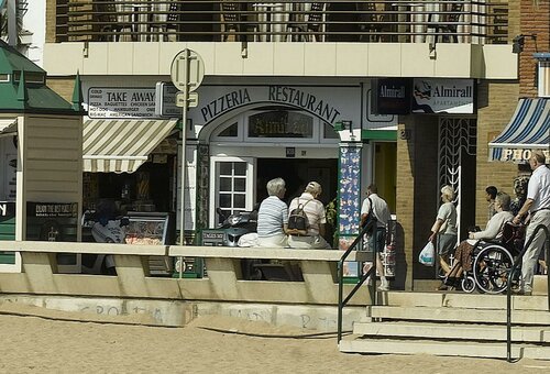 Внешний вид отеля Almirall Apartaments в Льорет-де-Маре, фото 5