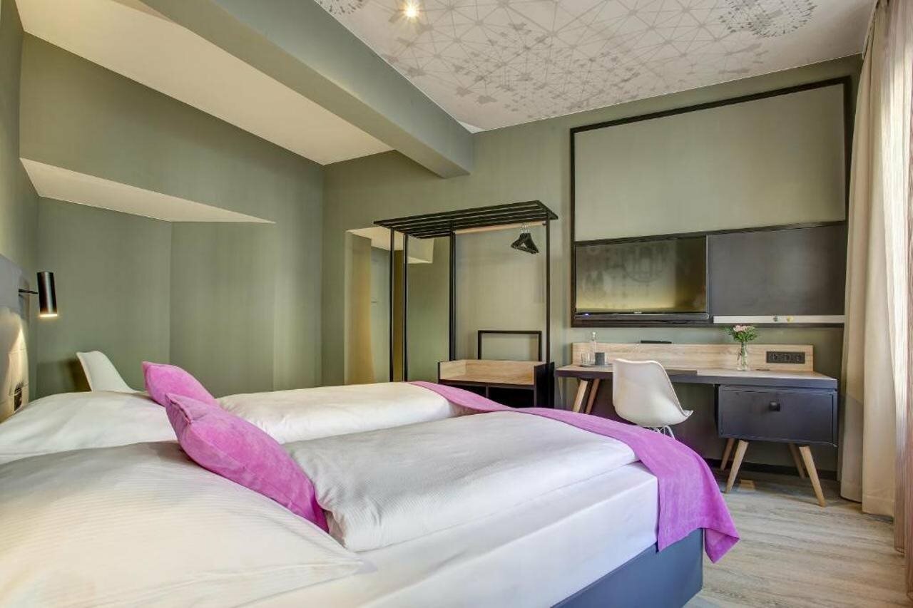 Фото Boutique 003 Koln am Dom