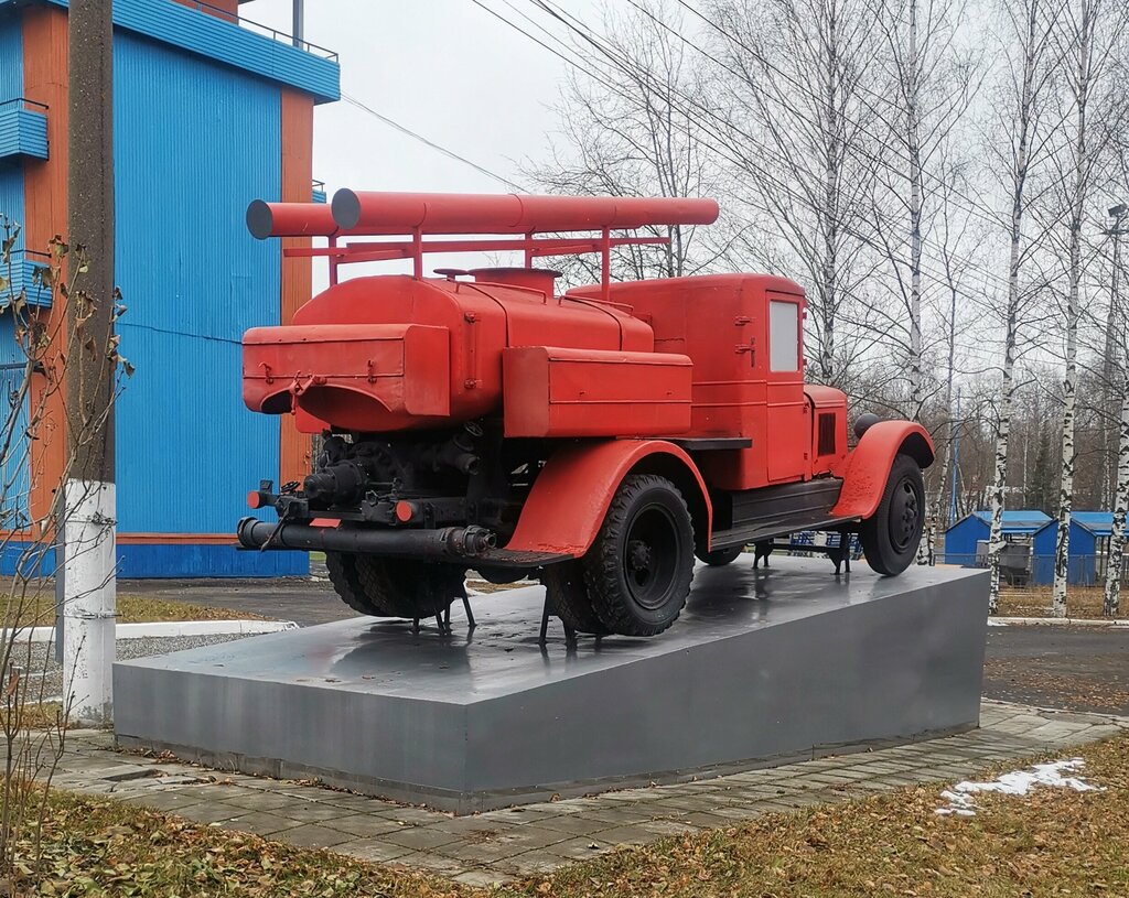 Monument to technology Пожарный автомобиль-памятник ПМЗ-2 на шасси ЗИС-5, Kirov, photo