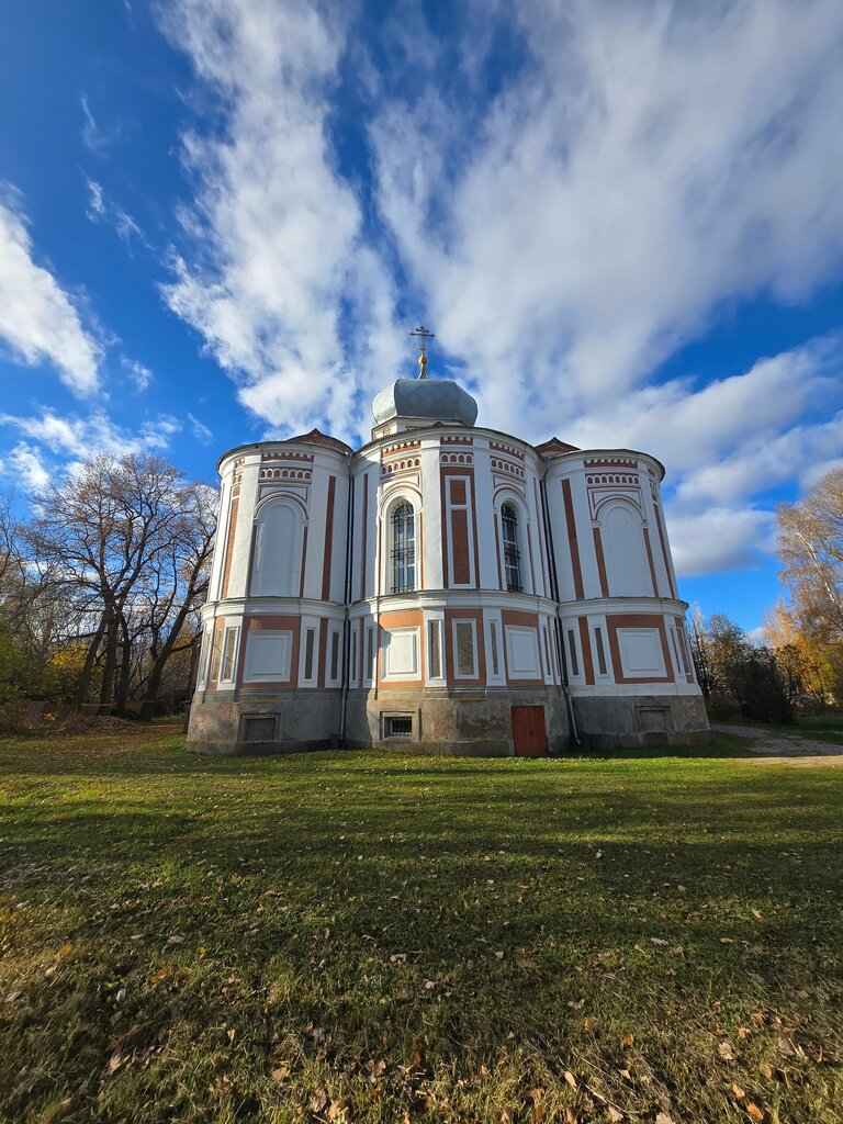 Orthodox church Tserkov Uspeniya Presvyatoy Bogoroditsy pri Yermakovskoy bogadelne V Vyshnem Volochke, Vishniy Volochek, photo