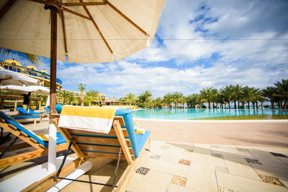 Фото Carols Beau Rivage Hotel