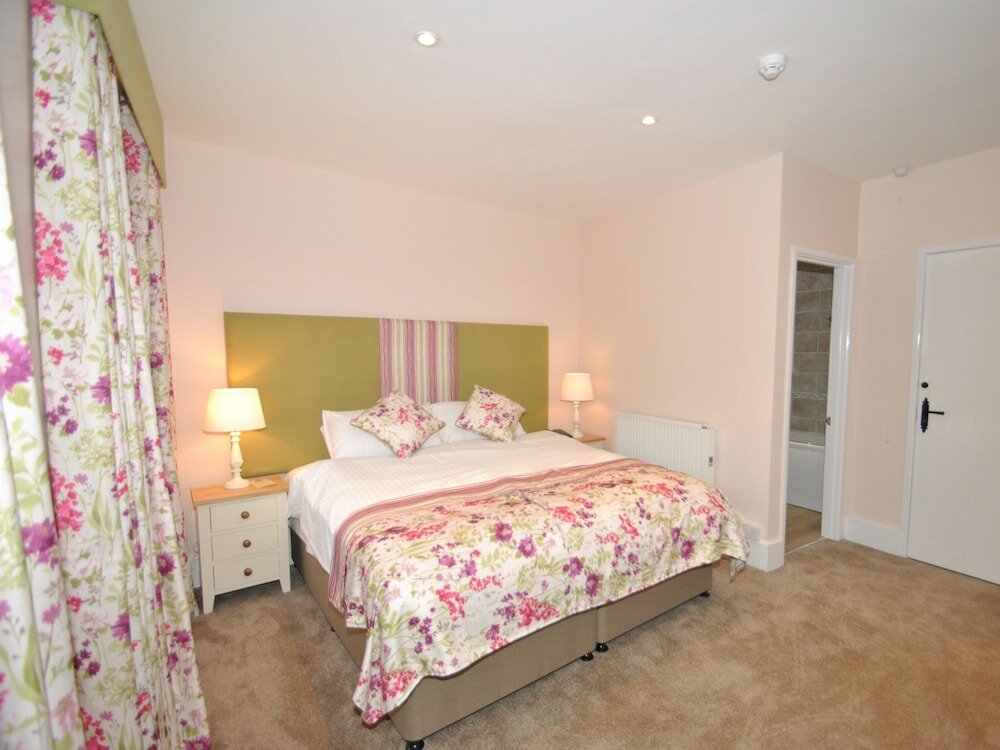 Фото The Hood Arms