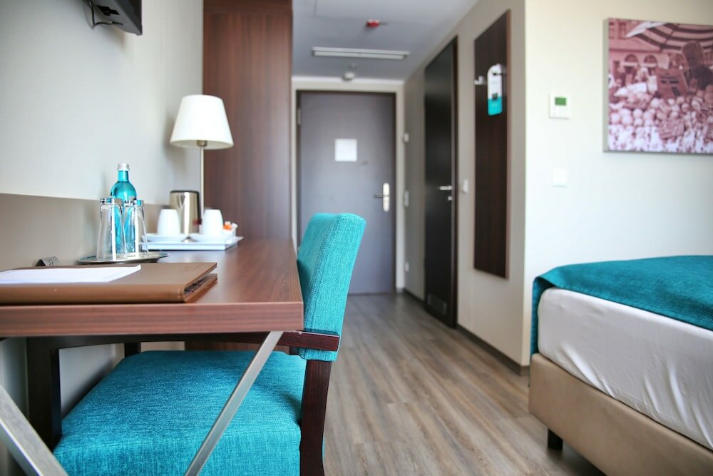 Фото Hotel bomonti Nürnberg West