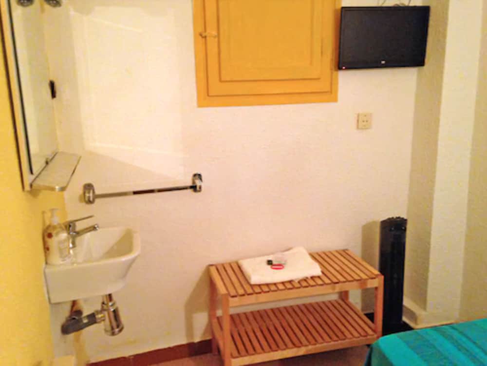 Фото Hostal Delfos