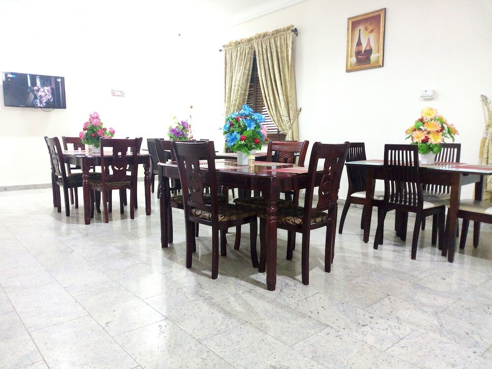 Фото Dionzec Hotel & Suites