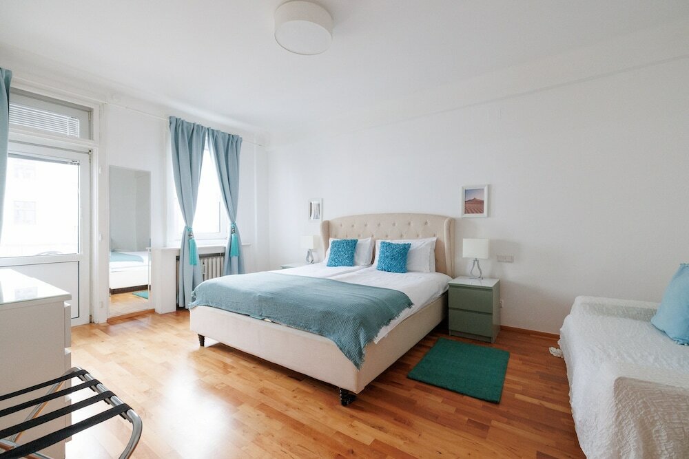 Фото Operastreet.com Apartments