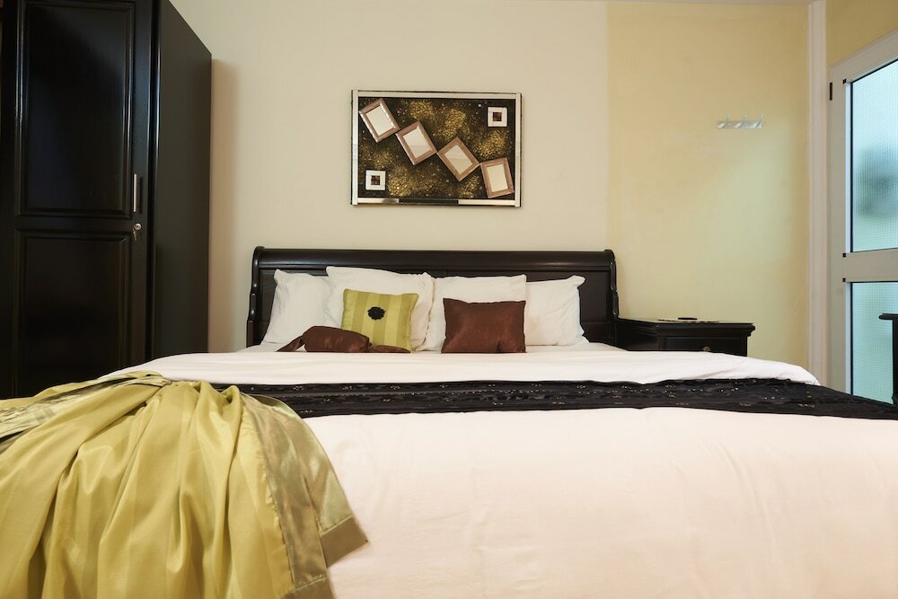 Фото The Ritzz Exclusive Guest House