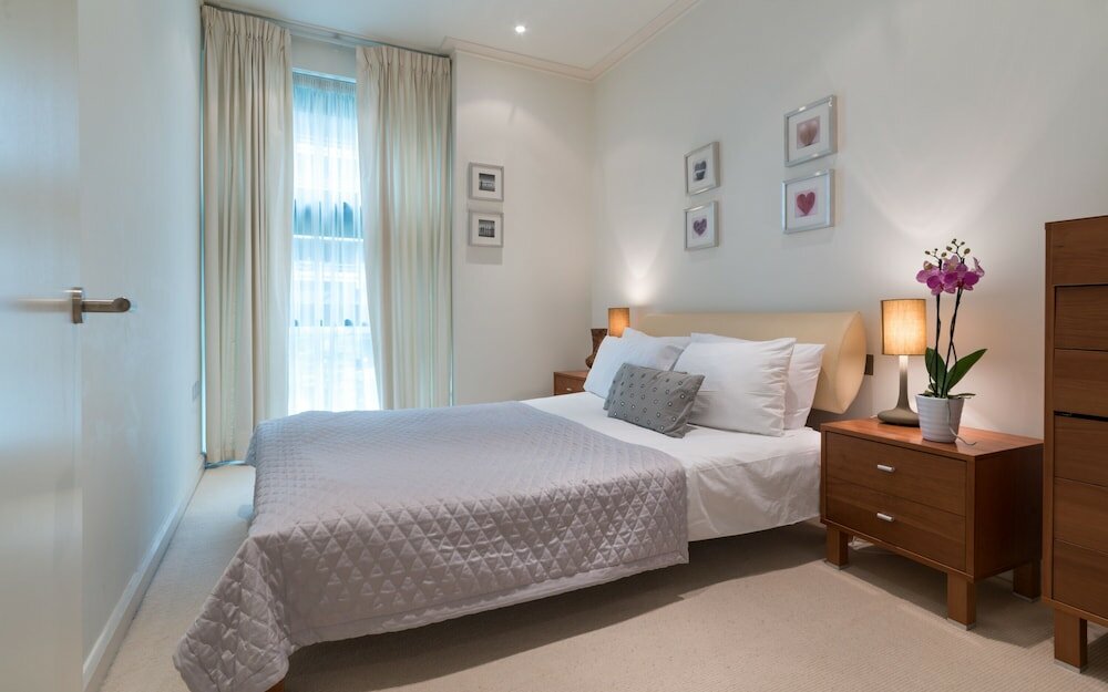 Фото Canary Wharf Waterfront Apartments