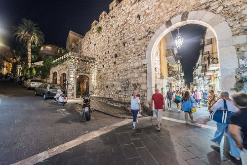 Гостиница Medousa Bistrot & Suites в Таормине