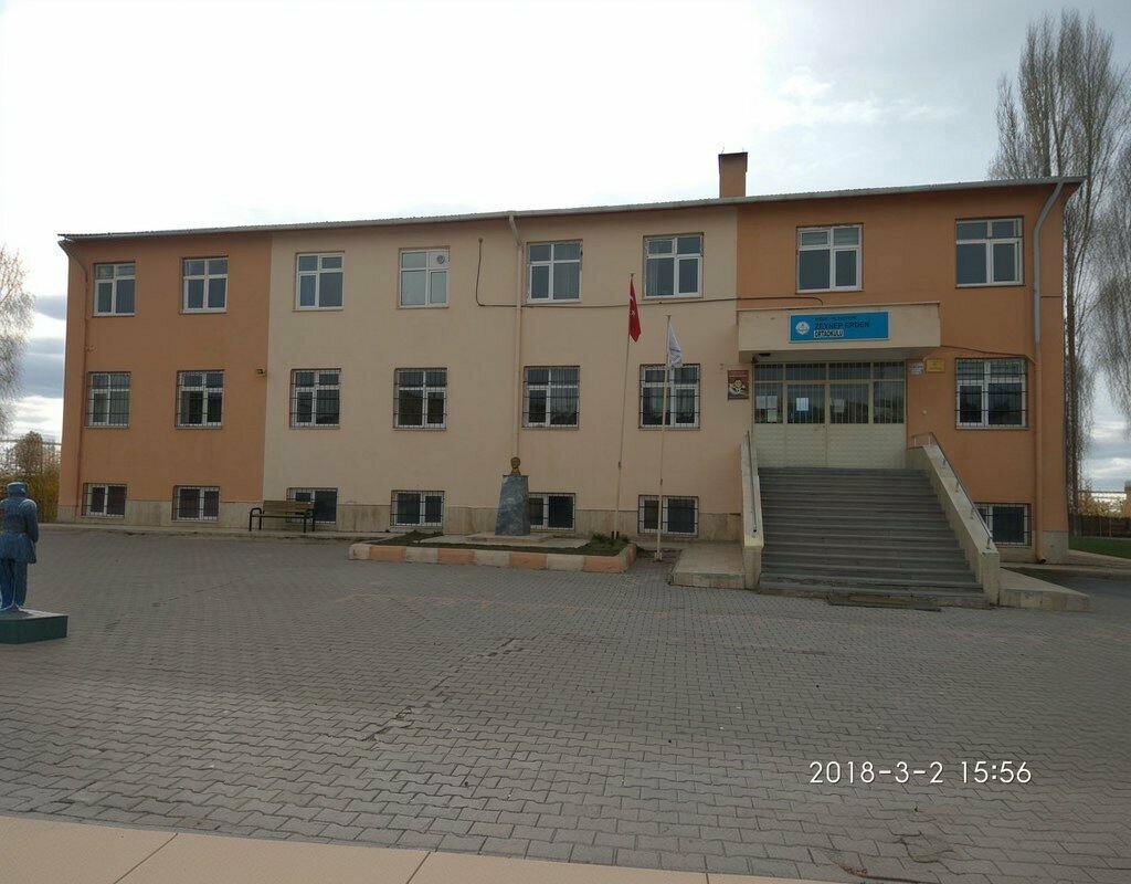 School Yildiztepe Zeynep Erden Middle School, Nigde, photo