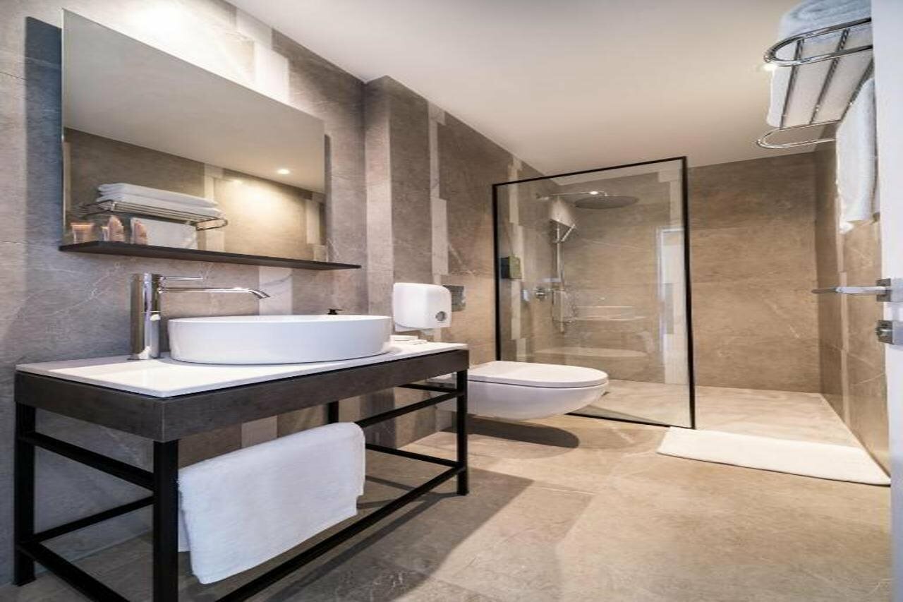 Фото Alinea Suites Limassol Center